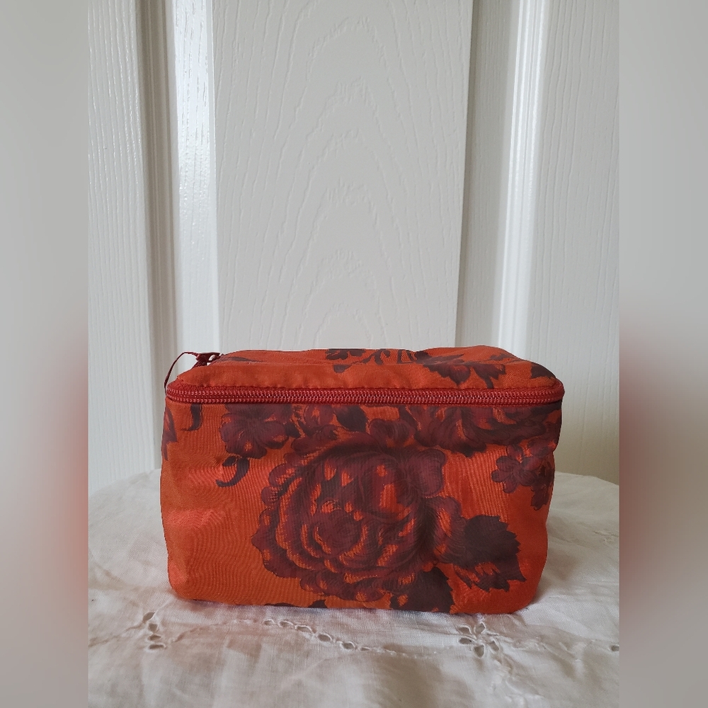 Martin & Barnett Silk Jewelry Case